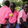 I Sydsydan skal eleverne gå med skoleuniform. Her er det drenge fra en skole i byen Yei - Foto: Karina Klevian