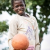 Nogle gange er der også tid til at spille fodbold med vennerne. Foto: Cissé Amadou.