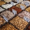Der sælges alverdens nødder på markedet. Mandler, pistacie- og cashewnødder bruges i mange forskellige jordanske retter. Foto: William Vest-Lillesøe