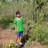 Jorge Luis er ude og lede efter maniok-rødder, de spises ligesom kartofler - foto: Juan Gabriel Estellano