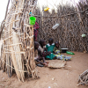 I Turkana bliver det ikke koldt om natten, så Maximilla og hendes søskende sover på nogle madrasser uden dyne på. Foto: Hans Bach.