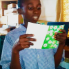 De syntes også, det var spændende at læse om deres ven. Foto: Oxfam Kenya.