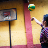 Andreina elsker at spille basketball. Og hun er god. Foto: Hans Bach.