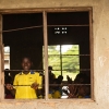 Klasselokalerne er åbne. Man kan høre, hvad der foregår i de andre klasser. - Foto: Emmanuel Museruka