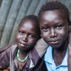 Simon og Samuel går begge i skole i den flygtningelejr, de bor i. Det er de rigtig glade for. Foto: William Vest-Lillesøe