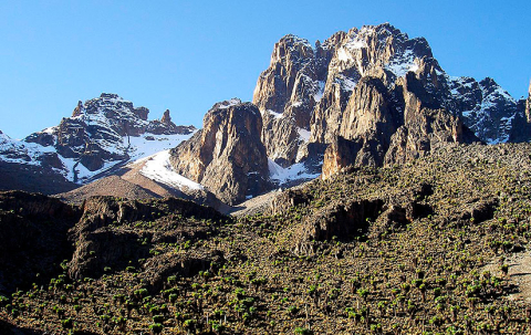 Bjerge-1200px-Pt_Thomson_Batian_Nelion_Mt_Kenya-wikimedia-commons-825x520px.jpg