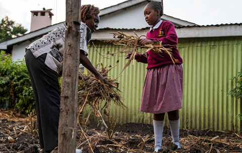 Racheal-Mwaura-and-her-grandmother-clears-the-garden-in-Ruai-,-Nairobi-,-Kenya.-Victor-Wahome.-Oxfam-825x520px.jpg