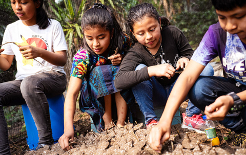 Andreina_SantiagoAtitlán_Guatemala_foto_HansBach-1349-825x520px.jpg