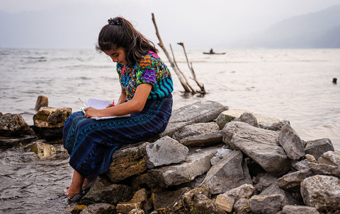 Andreina_SantiagoAtitlán_Guatemala_foto_HansBach-1477_825x520px.jpg