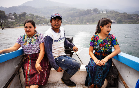 Andreina_SantiagoAtitlán_Guatemala_foto_HansBach-975_825x520px.jpg